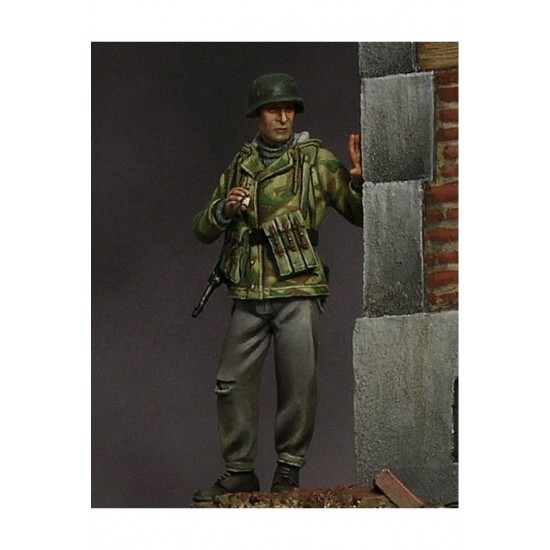 54mm Scale German Panzergrenadier 1945 (metal and resin figure)