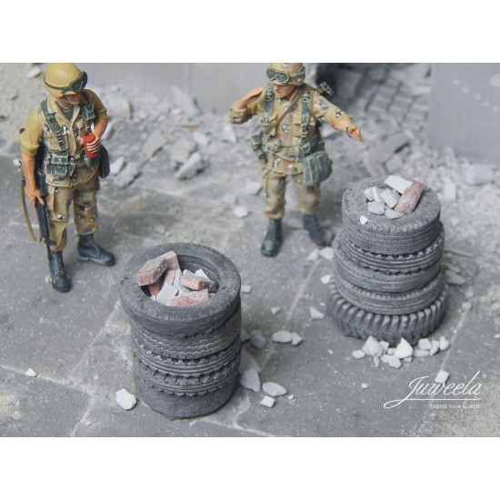 1/35 Barricade of Tyres & Accessories
