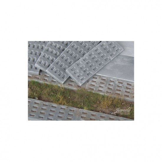 1/32, 1/35 Concrete Roadway Panels (0.60 x 3.20 x 9.50 cm, 11x)