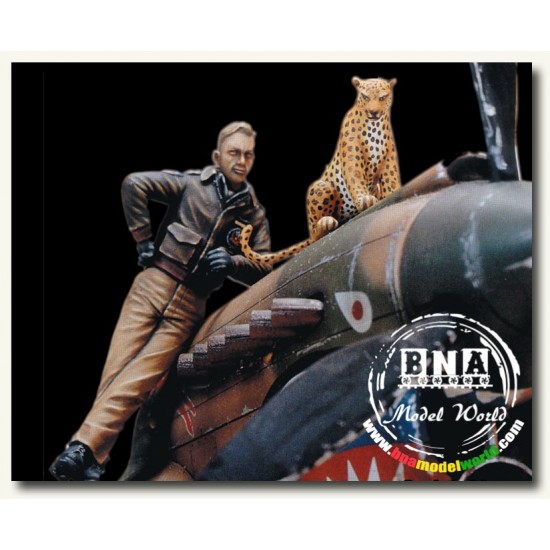1/35 WWII Flying Tigers' Pilot with a Leopard (Base included)