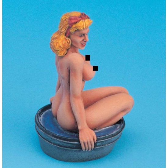 1/35 Bathing Girl (Resin Female Figure)