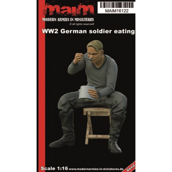 1/16 WWII German Soldier Eating
