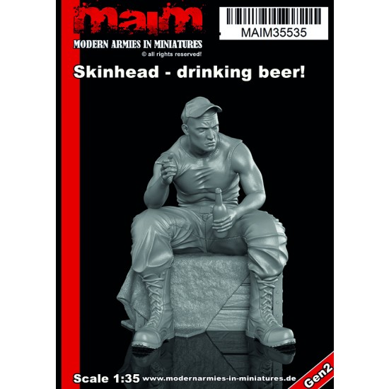 1/35 Skinhead with Cap, Sitting + Drinking Beer