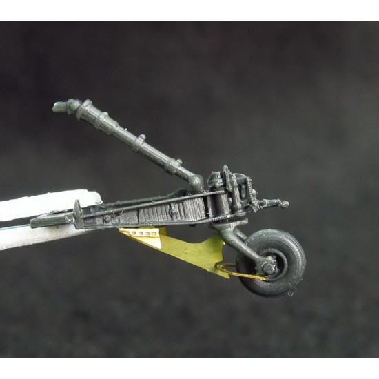 1/72 Boeing AH-64 Apache Helicopter Tail Support