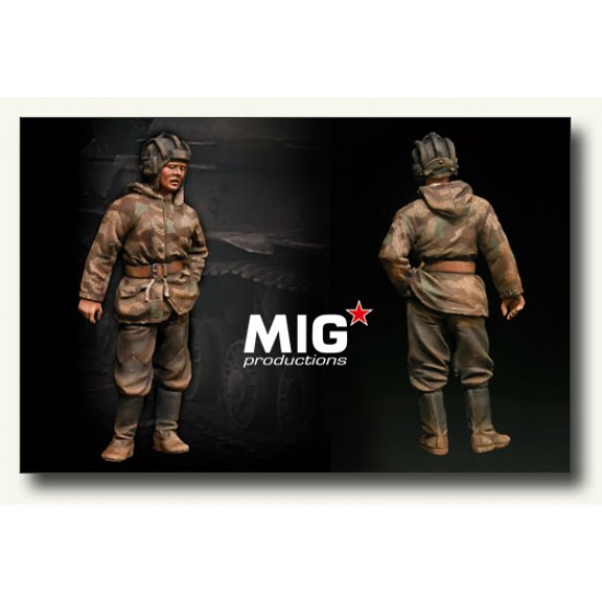 1/35 WWII Russian Tanker Wearing German Parker (1 Resin Figure)