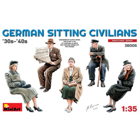 1/35 German Sitting Civilians 1930s-1940s (5 Figures)