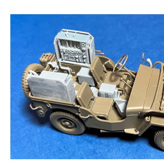 1/35 SCR 193 Radio with Power Take-off for Jeep