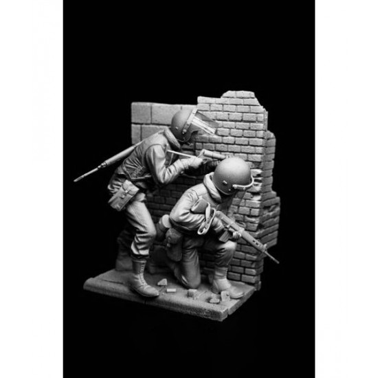 120mm British Army Baton Gunner and Infantryman, Northern Ireland (2 figures w/diorama)