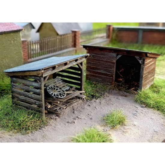 N Scale 2 Wooden Sheds