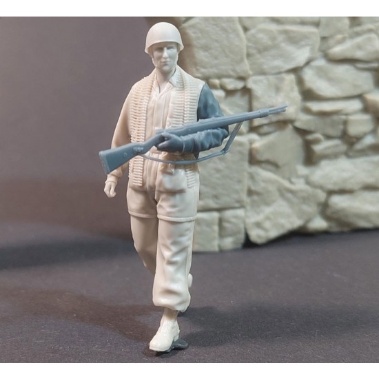 1/35 German Fallschirmjager on The March
