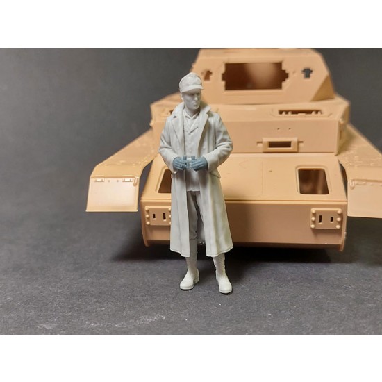 1/35 DAK Pz.Lll/IV Tank Officer
