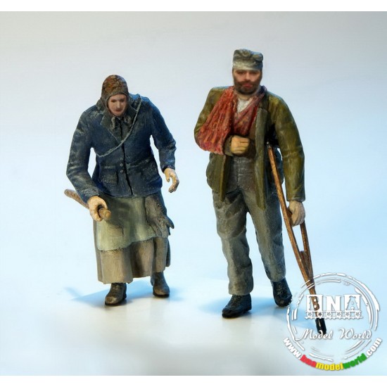 1/35 Disable Man with Granny (2 Figures)