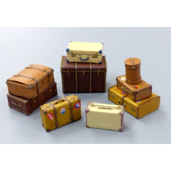 1/35 Old Suitcases