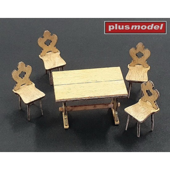 1/35 Country Furniture - Table & Chairs