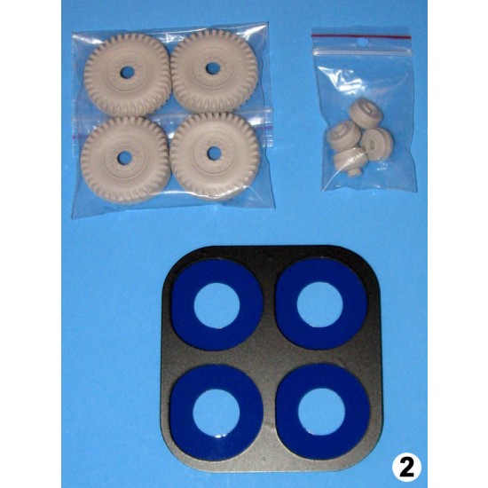 1/35 Staghound Wheels set (Michelin "chevron" tread pattern) w/Masks