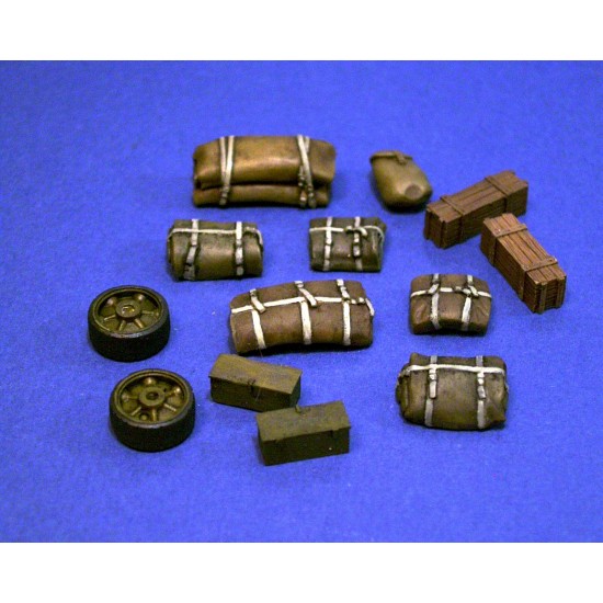 1/35 Bags, Packs & Accessories for UK Tanks
