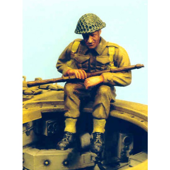 1/35 UK Soldier Seated with Legs Hanging over Side and a Rifle (1 figure)