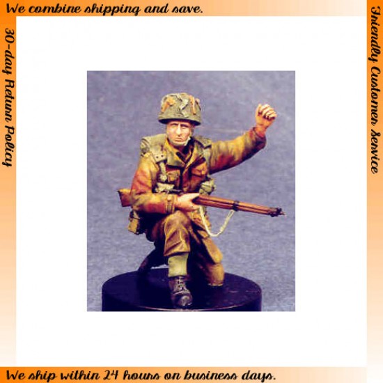 1/35 UK Airborne Soldier Kneeling "Waving On" with Rifle over Knee (1 figure)