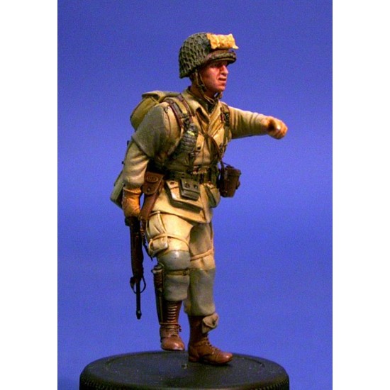 1/35 US Paratrooper Standing with M1 Carbine (Normandy 1944)(1 figure)