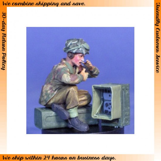 1/35 Paratrooper Seated with No.18 Radio Set