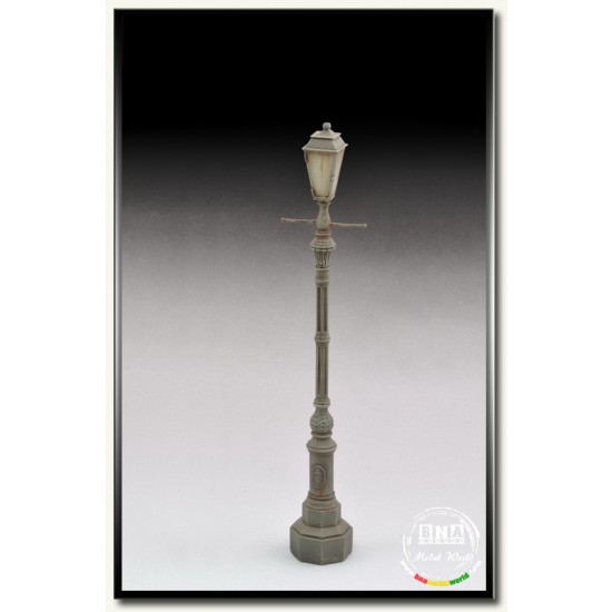 1/35 Antique Street Lamp