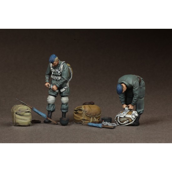 1/35 Fallschirmjagers at The Airfield Vol.2 (2 figures)