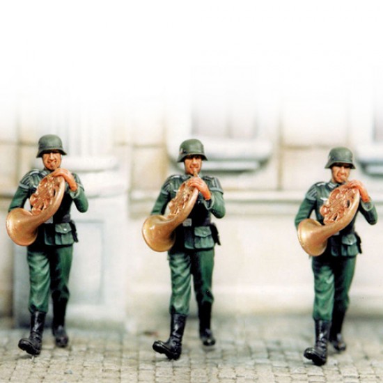 1/35 French Horn Player (3 Figures)