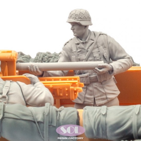 1/35 WWII German Sd.Kfz.251/22 Loader