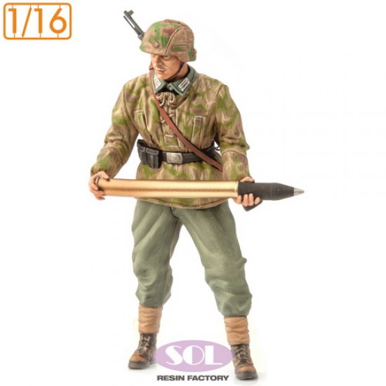 1/16 WWII German Field Artillery Loader #2
