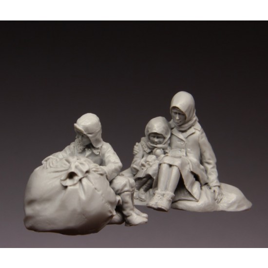 1/35 Russian Refugee Children 1941-1945 (3 Figures)
