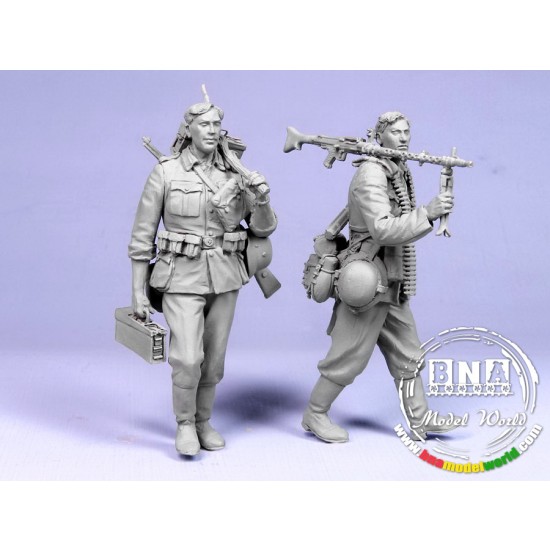 1/35 "Barbarossa" #2, German Machine Gunner and Infantryman, (2 Figures)