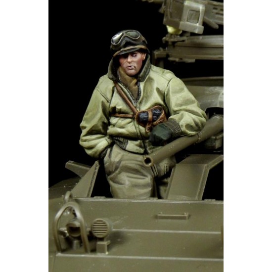 1/35 M8/20 Crewman #1 