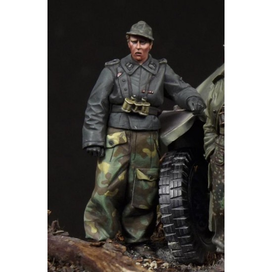 1/35 SS Panzer Recon Officer #1 