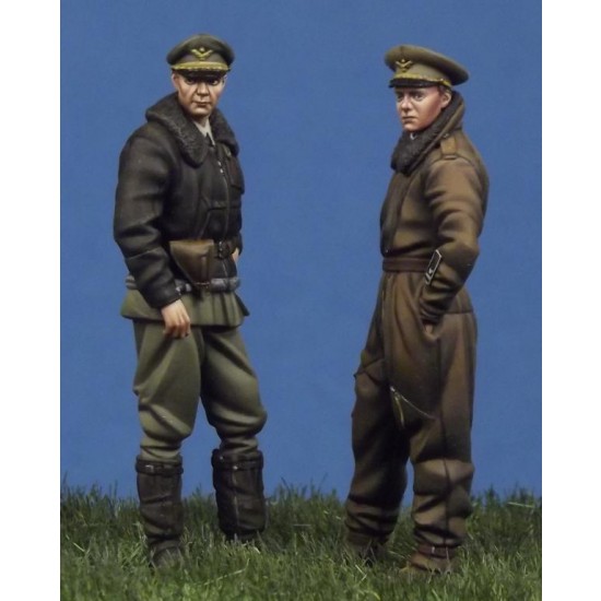 54mm Scale WWII Royal Hungarian Air Force Pilots (2 figures)