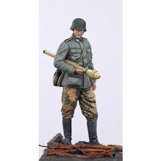 1/35 WWII German Cavalry Division Soldier #3