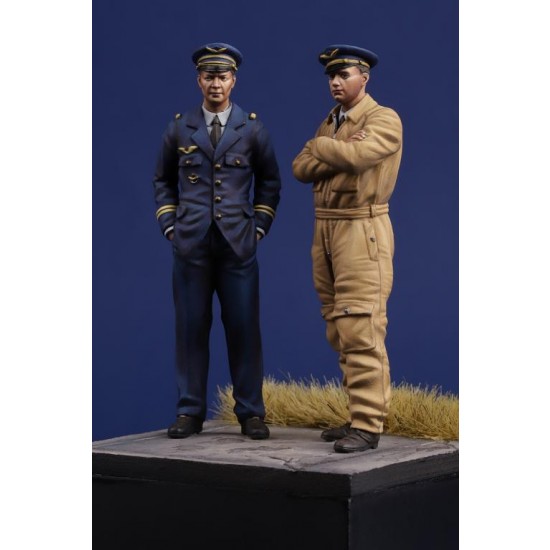 54mm, 1/32 WWII French Pilots (2 figures)