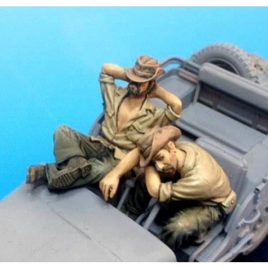 1/35 French Indochina Jeep Crew Napping (2 figures) 