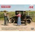 1/35 Ford Model T Doctor's Coupe with Medical Figures (4pcs)