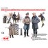 1/48 WWII German Luftwaffe Pilot & Ground Personnel in Winter Uniform (5 Figures)
