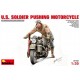 1/35 US Soldier Pushing Motorcycle 