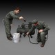 1/35 Soldiers Painting (2 figures w/acc)
