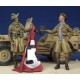 1/35 WWII Souvenir Hunters (Desert Rat &amp; Australian figures)